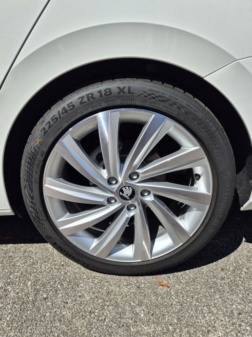 Škoda Octavia 1,5 TSI DSG mHEV, fotografija 7