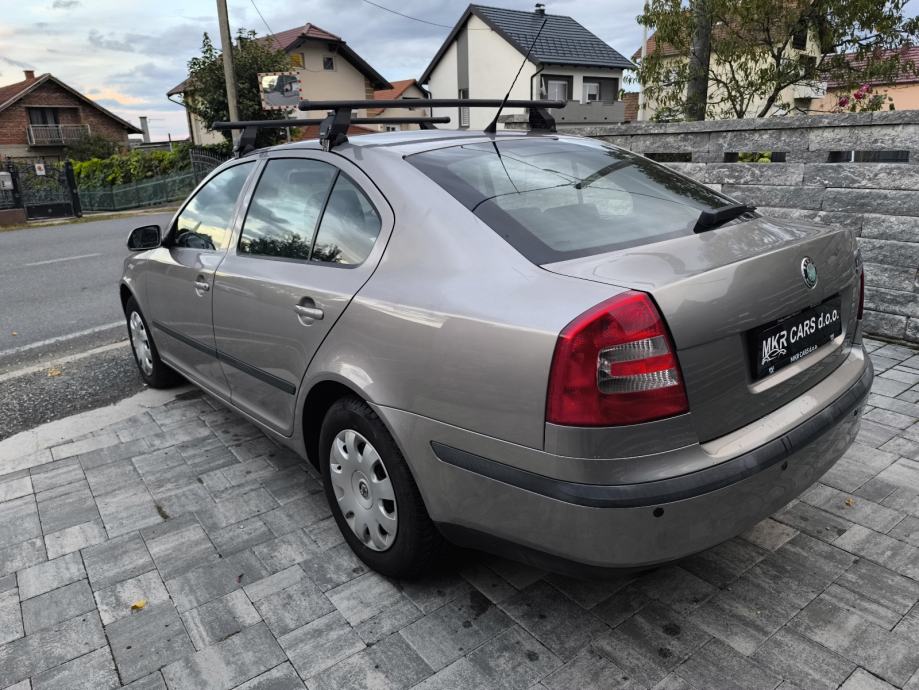 Škoda Octavia 1,6 MPI AMBIENTE, fotografija 3