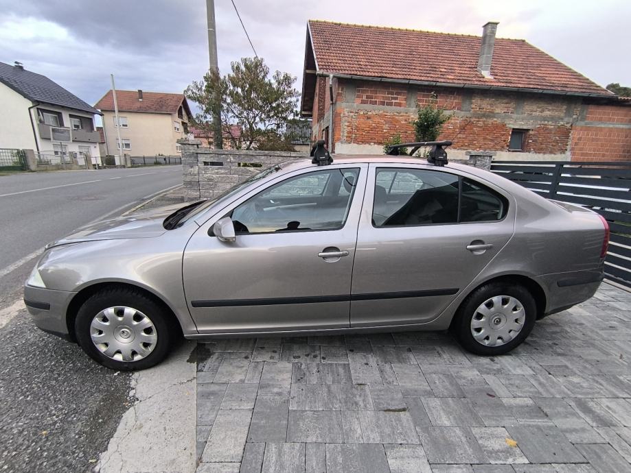 Škoda Octavia 1,6 MPI AMBIENTE, fotografija 2