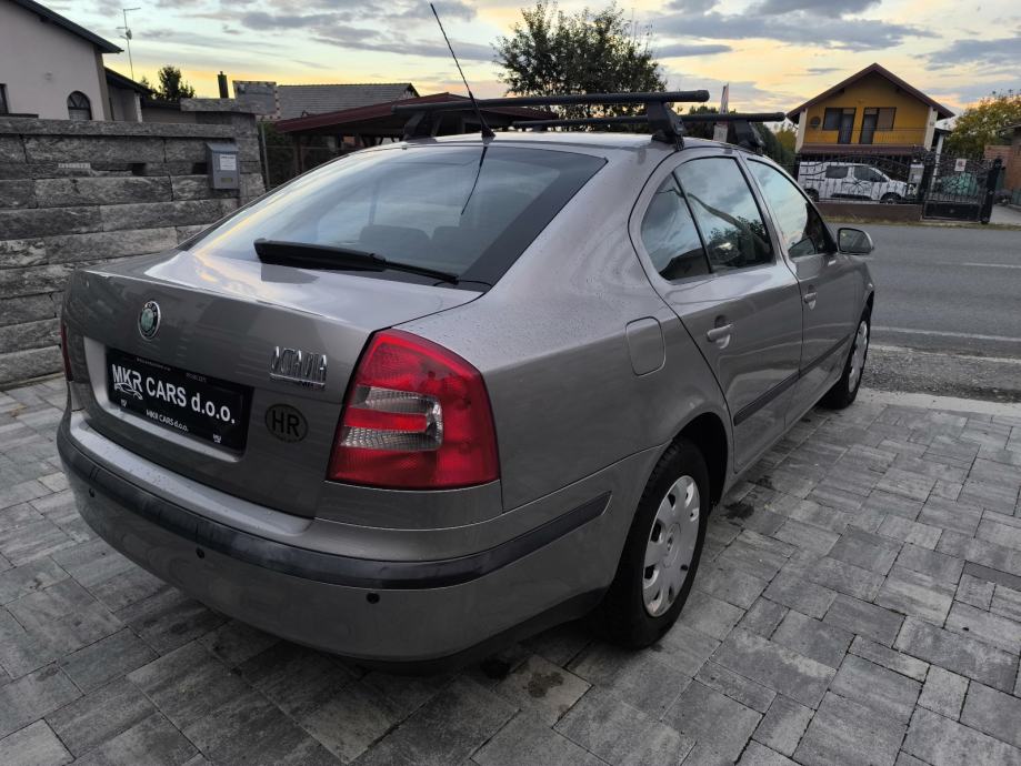 Škoda Octavia 1,6 MPI AMBIENTE, fotografija 5
