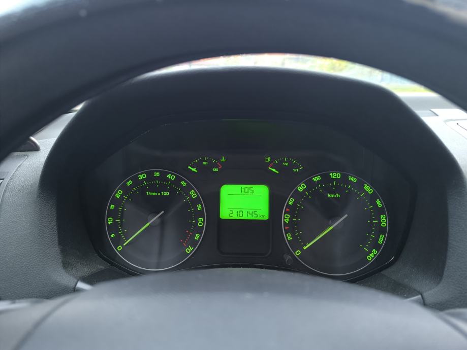 Škoda Octavia 1,6 MPI AMBIENTE, fotografija 9