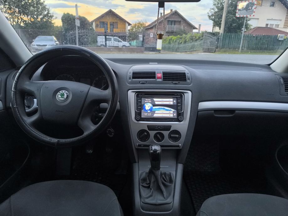 Škoda Octavia 1,6 MPI AMBIENTE, fotografija 10