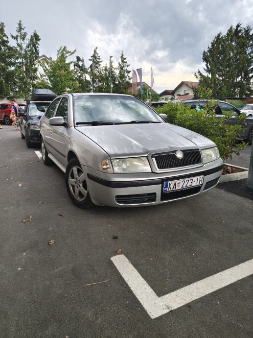 Škoda Octavia 1,6, reg 09/2027, fotografija 2