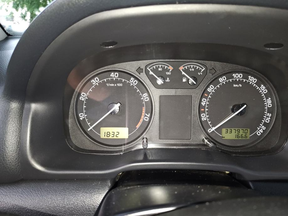 Škoda Octavia 1,6, reg 09/2027, fotografija 5