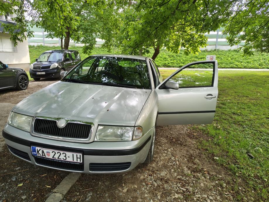Škoda Octavia 1,6, reg 09/2027, fotografija 4