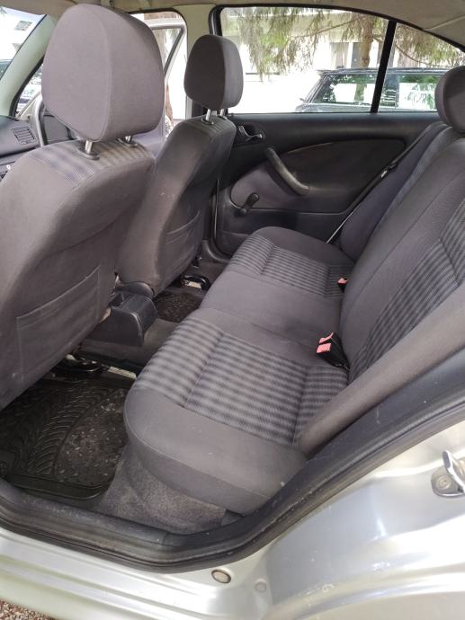 Škoda Octavia 1,6, reg 09/2027, fotografija 7