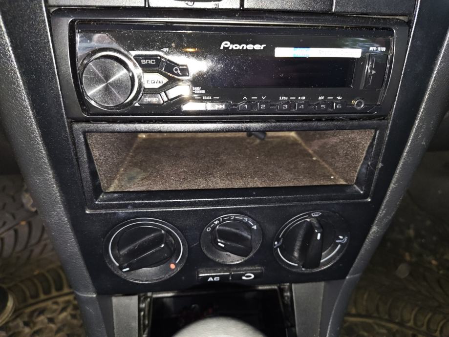 Škoda Octavia 1,6, reg 09/2027, fotografija 6