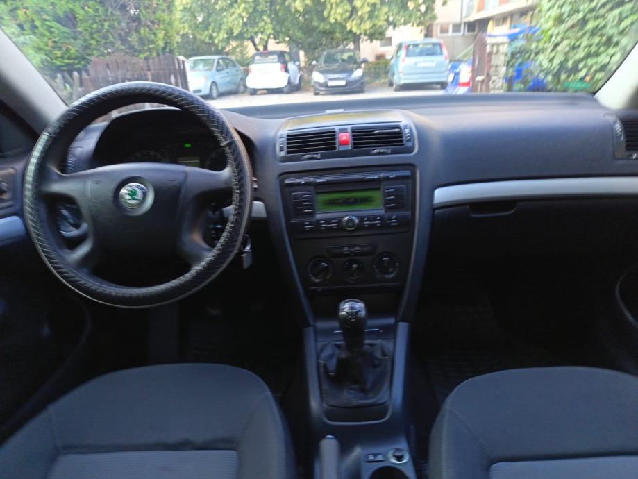 Škoda Octavia 1,6 PLIN-BENZIN,KUKA, fotografija 10