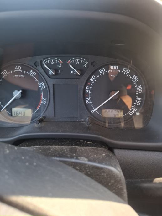 Škoda Octavia 1,6, fotografija 4