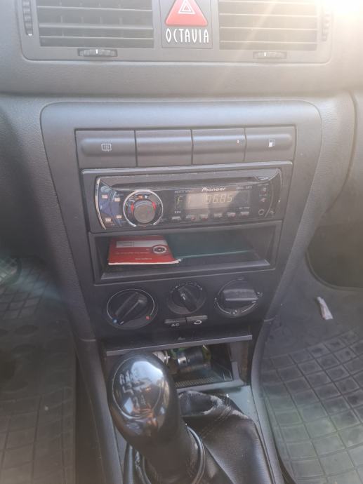 Škoda Octavia 1,6, fotografija 5