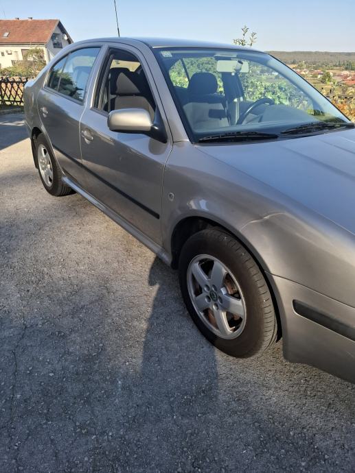 Škoda Octavia 1,6, fotografija 3