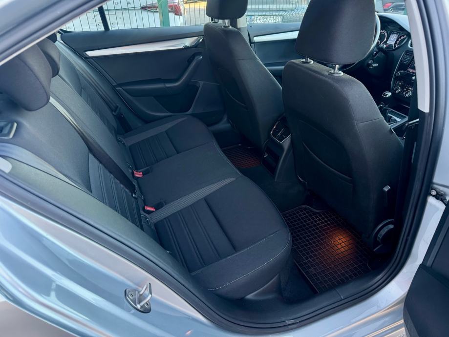 Škoda Octavia 1,6 tdi, 115 ks, servisi, krediti na kartice, fotografija 16