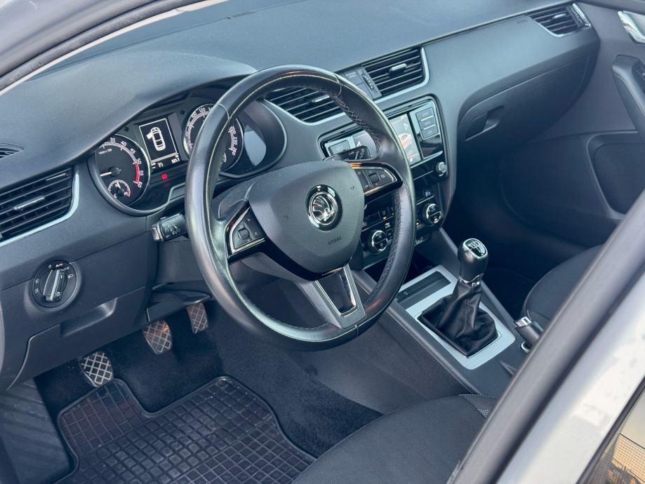 Škoda Octavia 1,6 tdi, 115 ks, servisi, krediti na kartice, fotografija 11