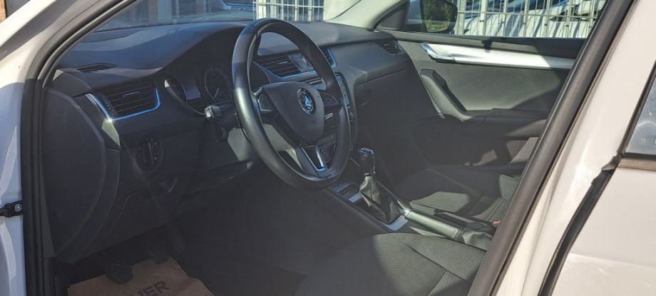 Škoda Octavia 1,6 TDI Ambition, fotografija 15