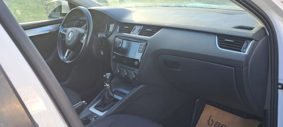 Škoda Octavia 1,6 TDI Ambition, fotografija 18