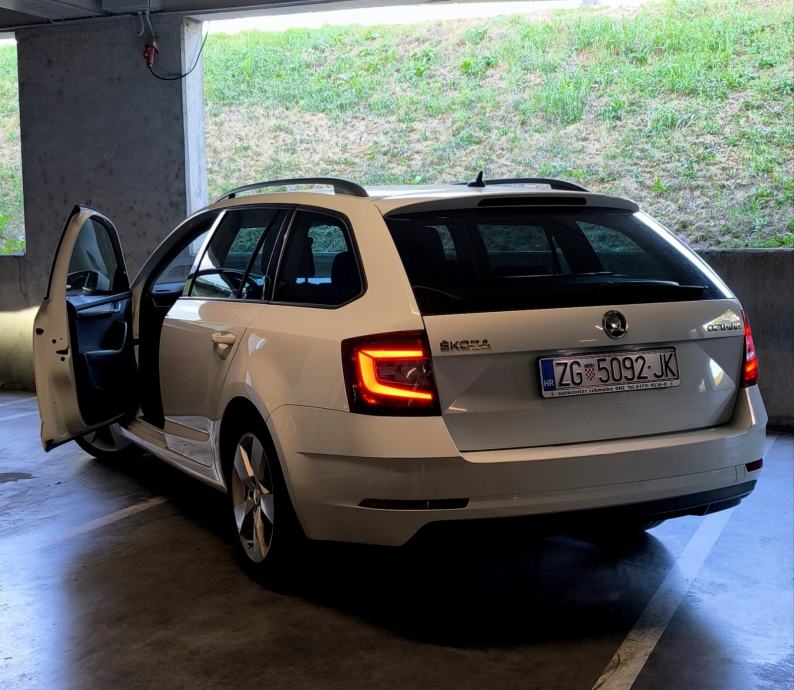 Škoda Octavia 1.6 TDI DSG CLEVER • LED • TOP OPREMA • VELIKI SERVIS •, fotografija 15