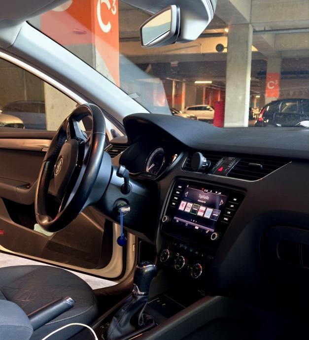 Škoda Octavia 1.6 TDI DSG CLEVER • LED • TOP OPREMA • VELIKI SERVIS •, fotografija 12