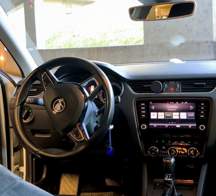 Škoda Octavia 1.6 TDI DSG CLEVER • LED • TOP OPREMA • VELIKI SERVIS •, fotografija 16