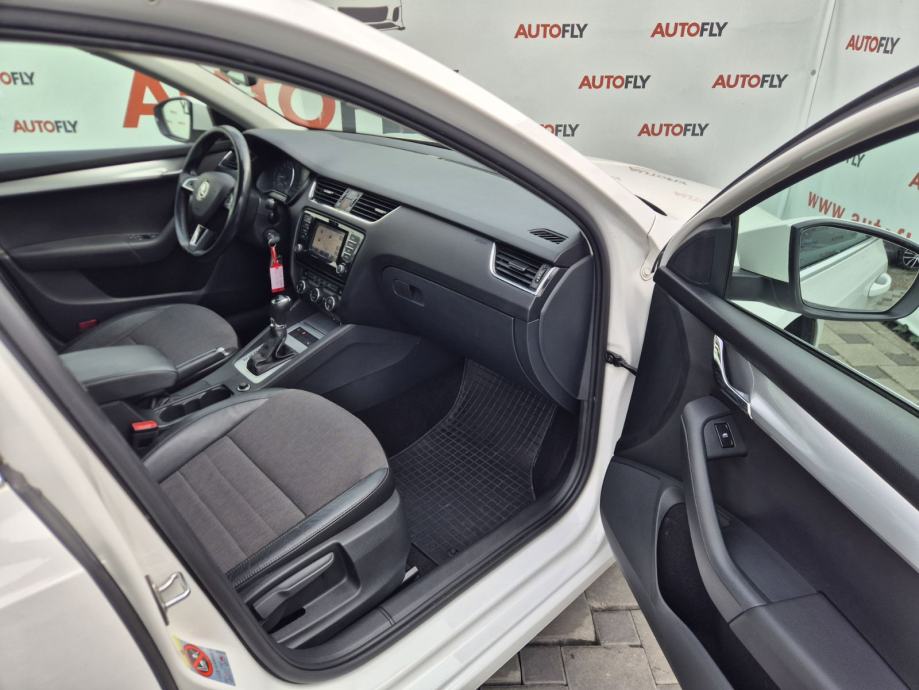 Škoda Octavia 1.6 TDI DSG, Koža, Navi, PDC, Klima, registriran, 17", fotografija 13