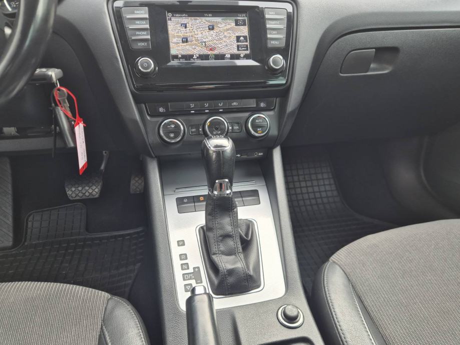 Škoda Octavia 1.6 TDI DSG, Koža, Navi, PDC, Klima, registriran, 17", fotografija 19