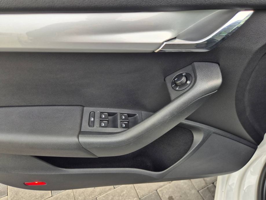 Škoda Octavia 1.6 TDI DSG, Koža, Navi, PDC, Klima, registriran, 17", fotografija 20