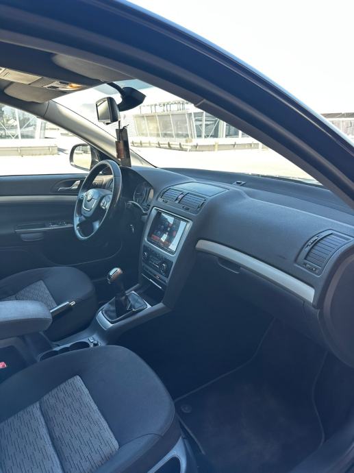 Škoda Octavia 1,6 TDI*Klima*Navi*Grijanje sjedala*Odlično stanje*, fotografija 9