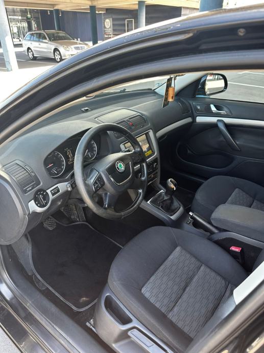 Škoda Octavia 1,6 TDI*Klima*Navi*Grijanje sjedala*Odlično stanje*, fotografija 8
