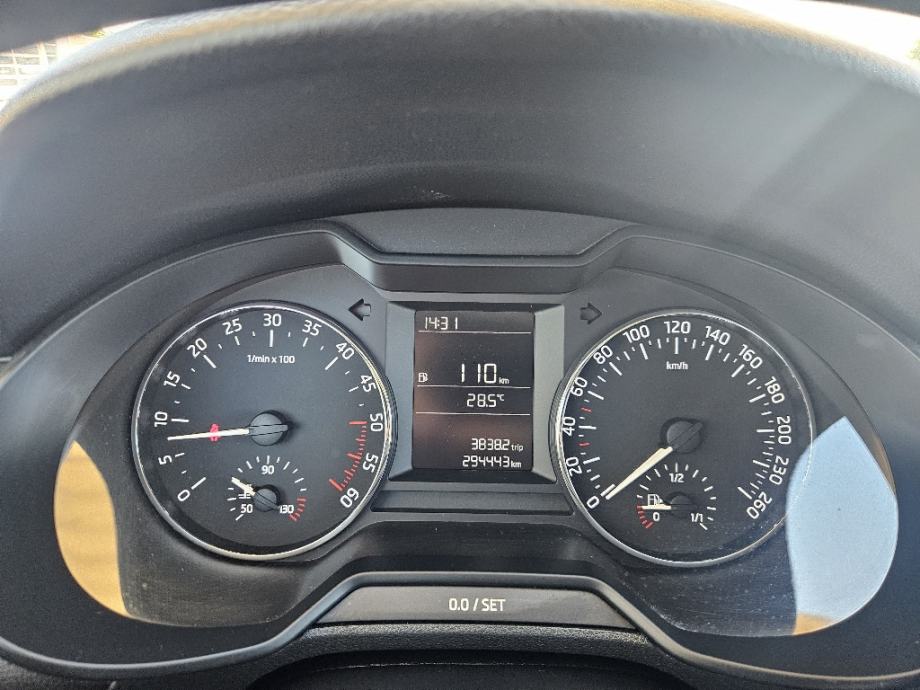Škoda Octavia 1,6 TDI, NIJE UVOZ, REG 12/26, UREDNO SERVISIRAN, fotografija 15