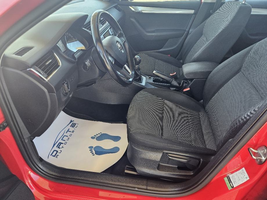 Škoda Octavia 1,6 TDI, NIJE UVOZ, REG 12/26, UREDNO SERVISIRAN, fotografija 9
