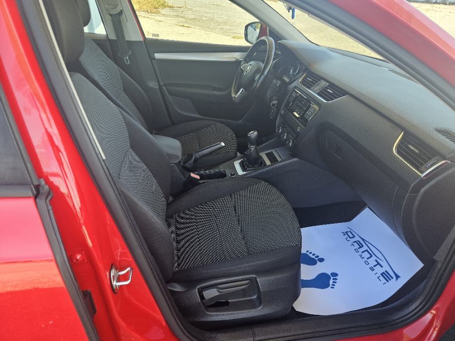 Škoda Octavia 1,6 TDI, NIJE UVOZ, REG 12/26, UREDNO SERVISIRAN, fotografija 14