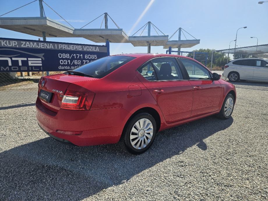 Škoda Octavia 1,6 TDI, NIJE UVOZ, REG 12/26, UREDNO SERVISIRAN, fotografija 4