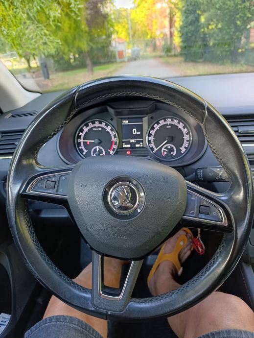 Škoda Octavia 1,6 TDI registriran na firmu, fotografija 4