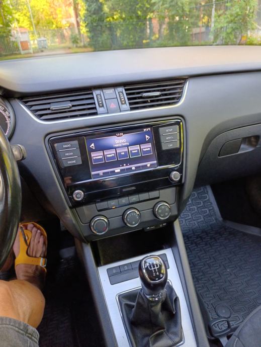 Škoda Octavia 1,6 TDI registriran na firmu, fotografija 3