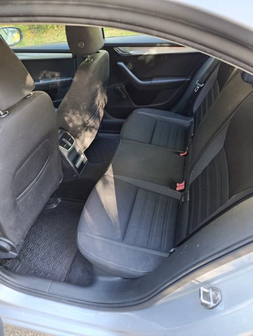 Škoda Octavia 1,6 TDI registriran na firmu, fotografija 5