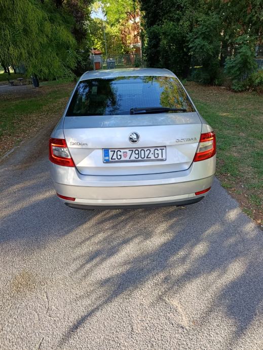 Škoda Octavia 1,6 TDI registriran na firmu, fotografija 6