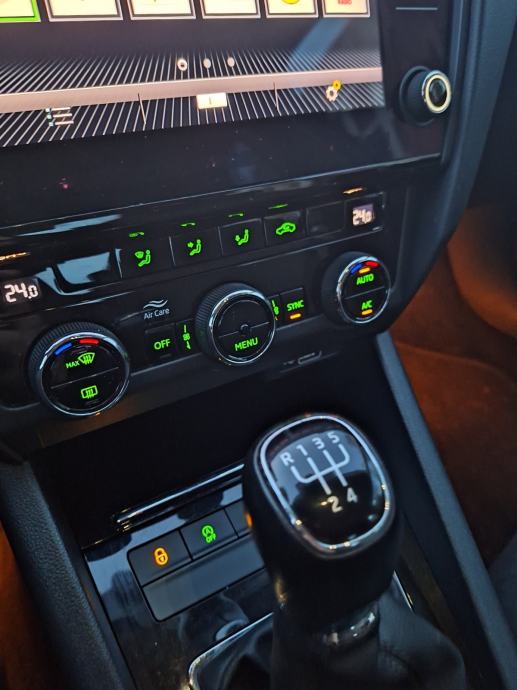 Škoda Octavia 1,6 TDI Hr auto Style oprema, fotografija 16