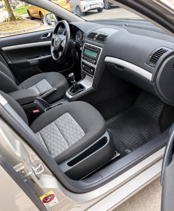Škoda Octavia 1,6 TDI, Vlasnik, kao Nov.., fotografija 8