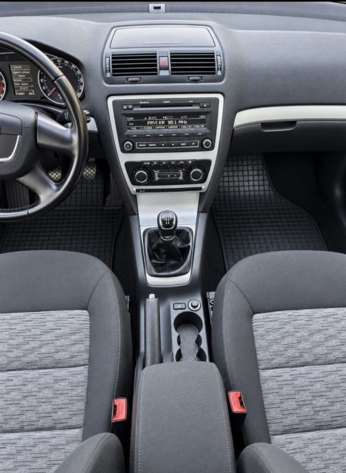 Škoda Octavia 1,6 TDI, Vlasnik, kao Nov.., fotografija 9