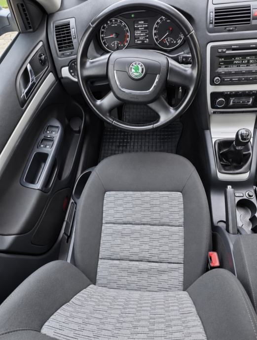 Škoda Octavia 1,6 TDI, Vlasnik, kao Nov.., fotografija 12