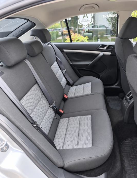 Škoda Octavia 1,6 TDI, Vlasnik, kao Nov.., fotografija 15