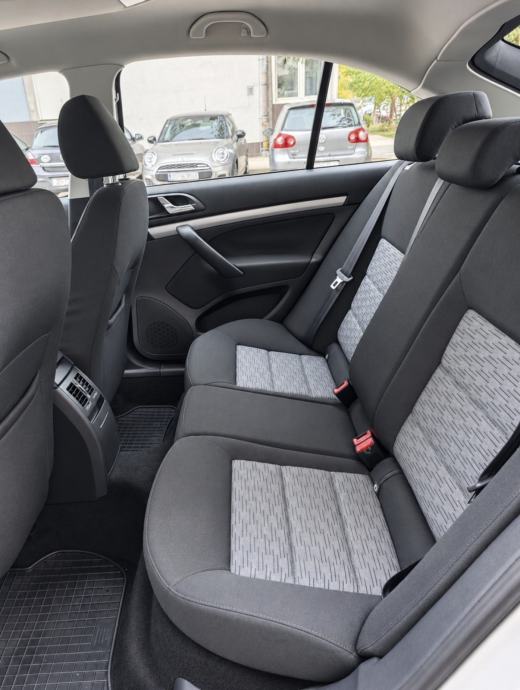 Škoda Octavia 1,6 TDI, Vlasnik, kao Nov.., fotografija 13