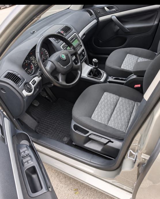 Škoda Octavia 1,6 TDI, Vlasnik, kao Nov.., fotografija 10