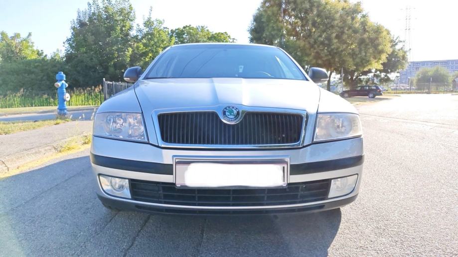 Škoda Octavia 1,6 Tour, reg. 9/27, fotografija 7