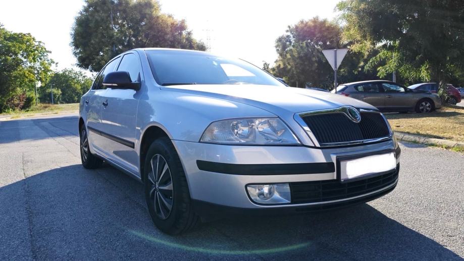 Škoda Octavia 1,6 Tour, reg. 9/27, fotografija 3