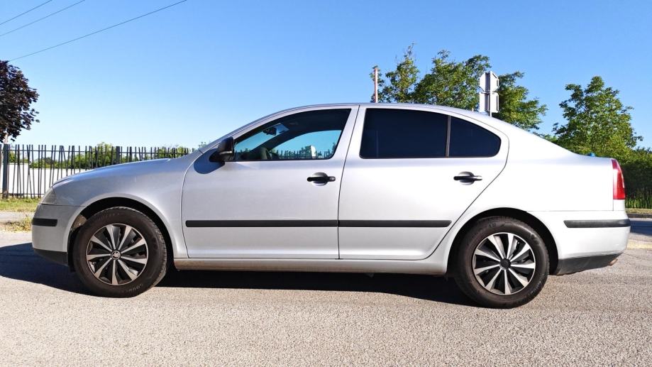 Škoda Octavia 1,6 Tour, reg. 9/27, fotografija 4