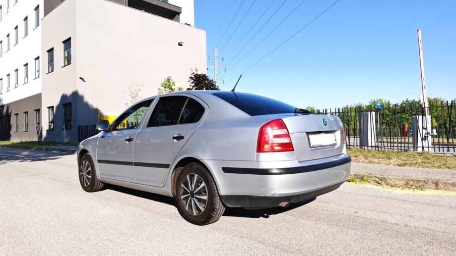 Škoda Octavia 1,6 Tour, reg. 9/27, fotografija 5