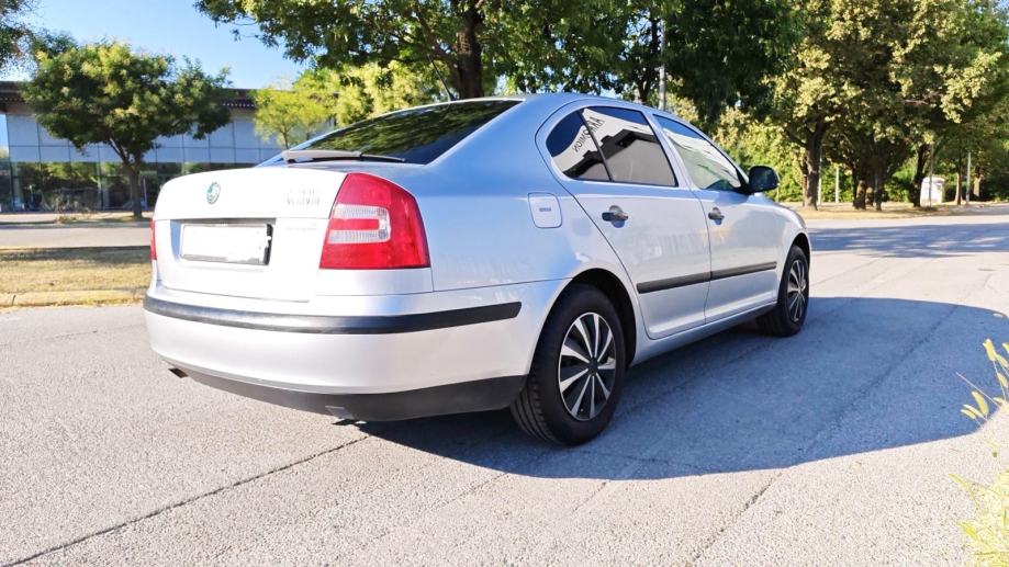 Škoda Octavia 1,6 Tour, reg. 9/27, fotografija 6