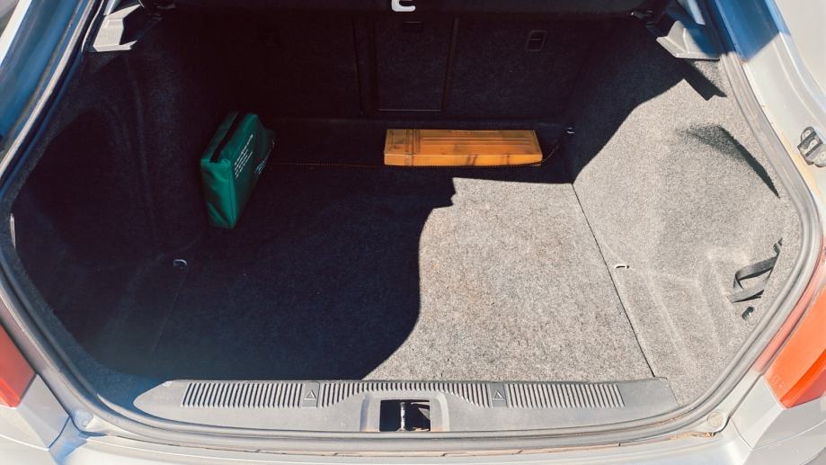 Škoda Octavia 1,6 Tour, reg. 9/27, fotografija 12