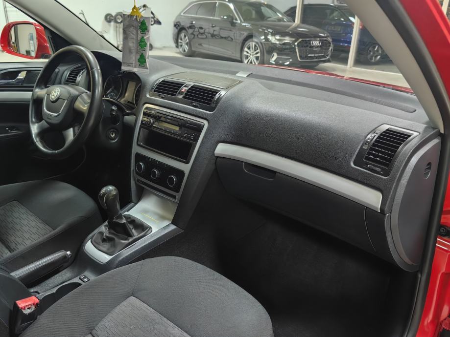 ŠKODA OCTAVIA 1.9 TDI *2010.god *Reg:6/2027 *HR-AUTO* 339.Tkm SERVISNA, fotografija 19