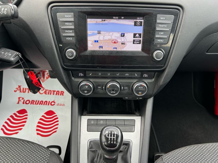 Škoda Octavia 2,0 TDI 2013.,NAVI, TEMP, PARK SENZ.,ALU, GRIJANA SJED.., fotografija 14